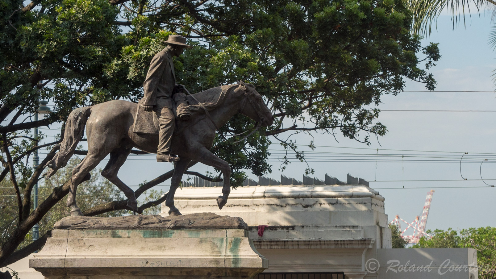 Cette statue rend hommage à Richard Philip King dit Dick King, un commerçant qui accomplit en 1842 une chevauchée de près de 1 000 km pour donner l'alerte et sauver la garnison de Durban assiégée par les Boers.