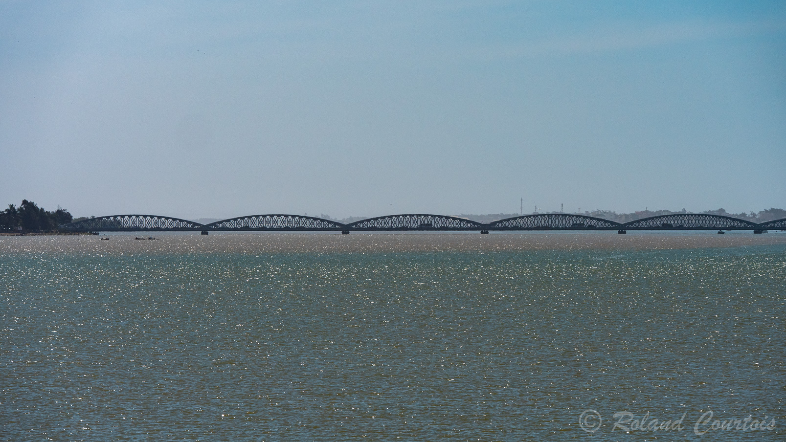 Le pont qui relie Saint Louis au continent.