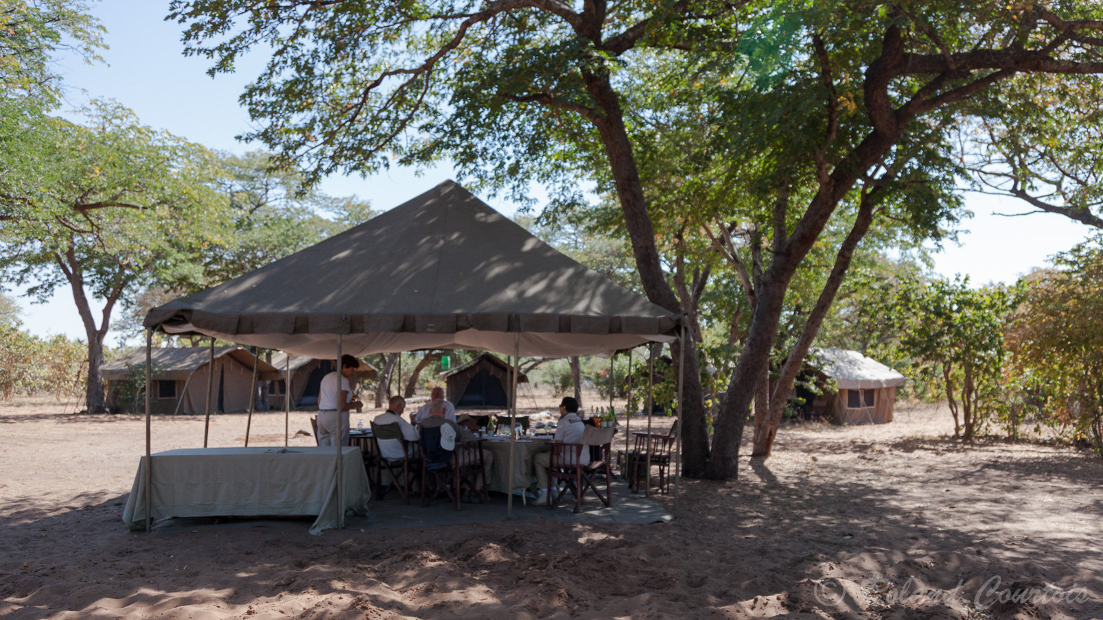 Chobe Under Canvas:  La tente "restaurant".
