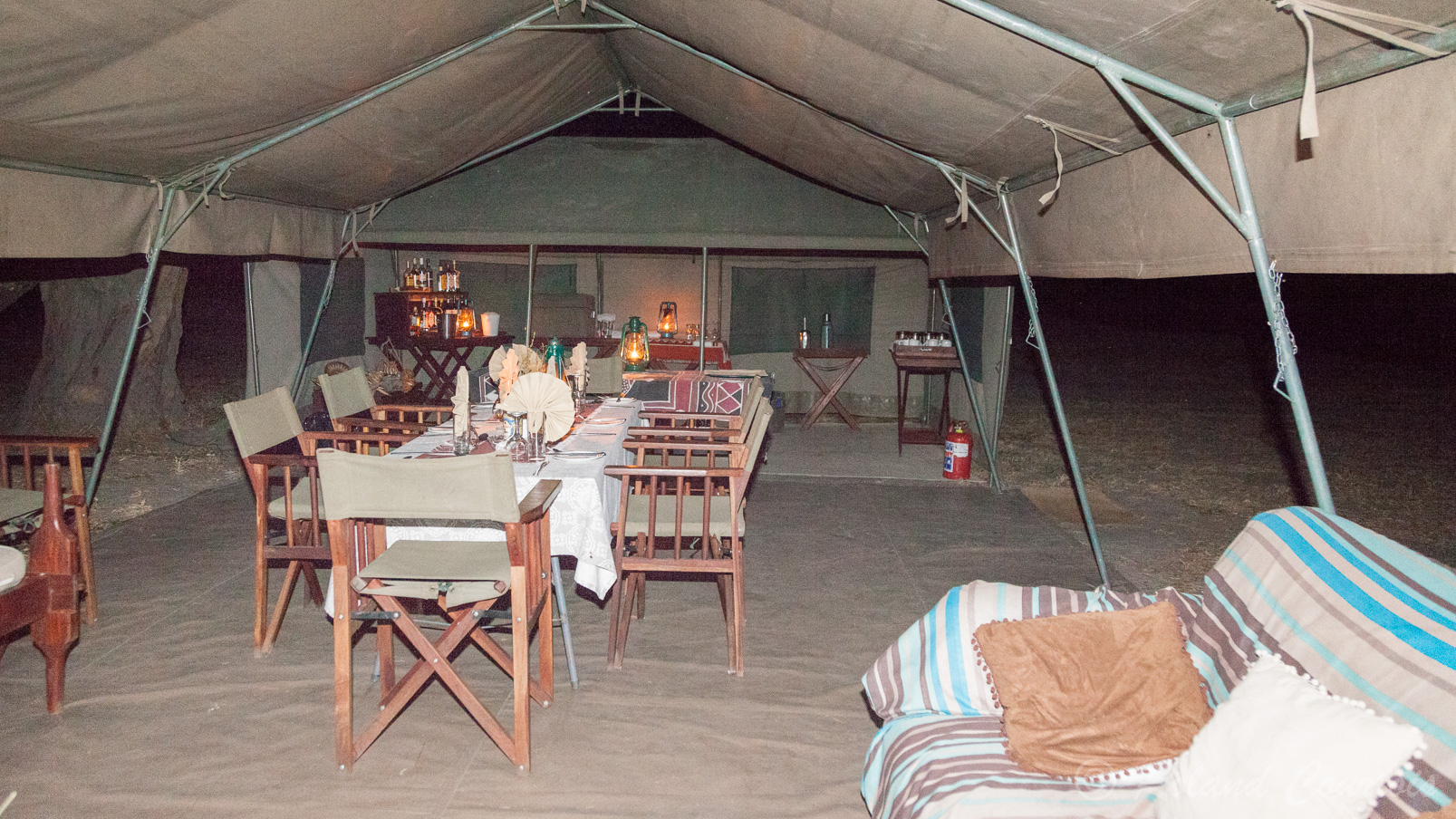 Kwai Tented Camp  la tente salon / salle à manger