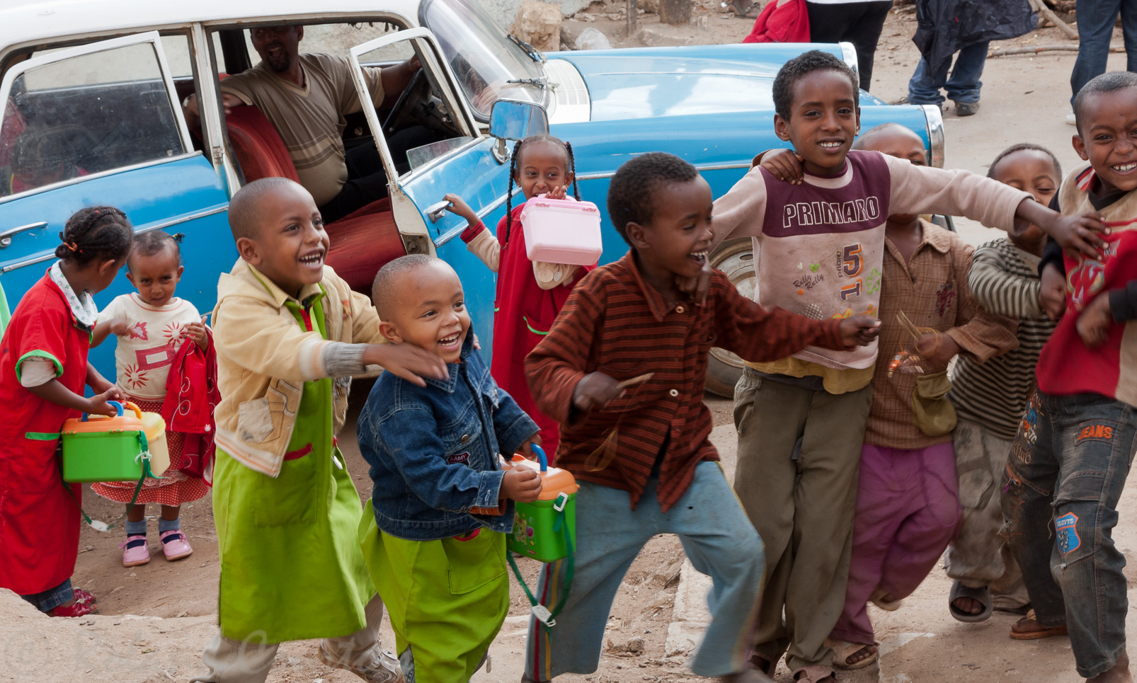 Ruelle d'Harar, enfants de retour de l'école.