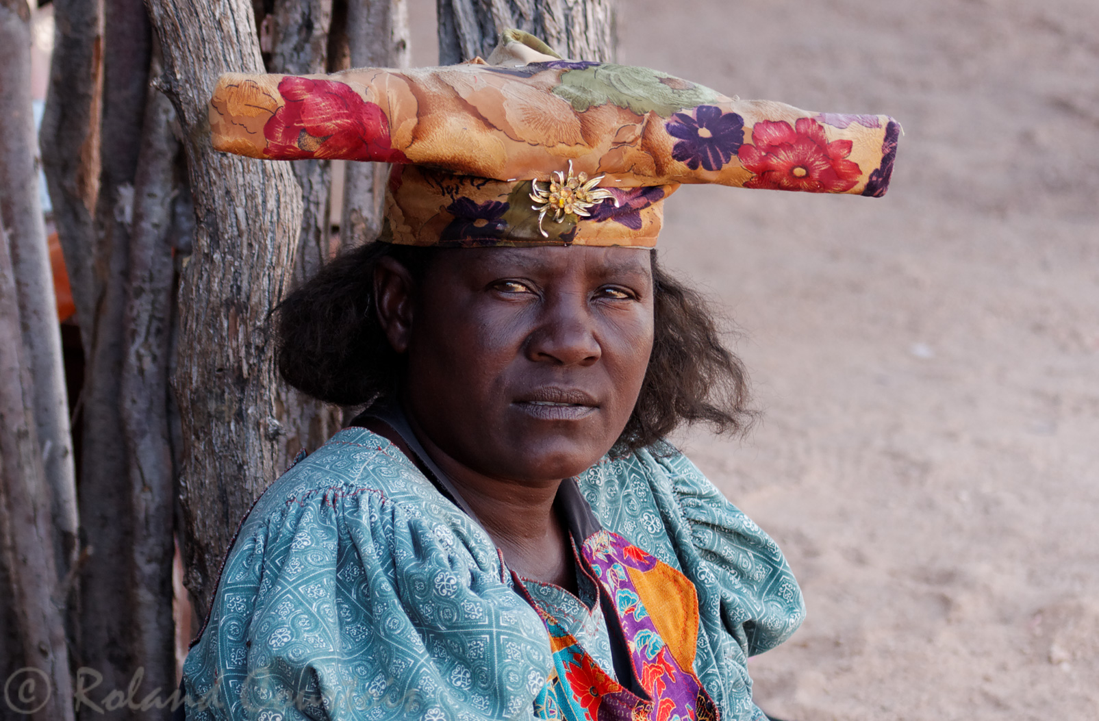 Femme de l'ethnie herero, avec sa coiffe caractéristique.