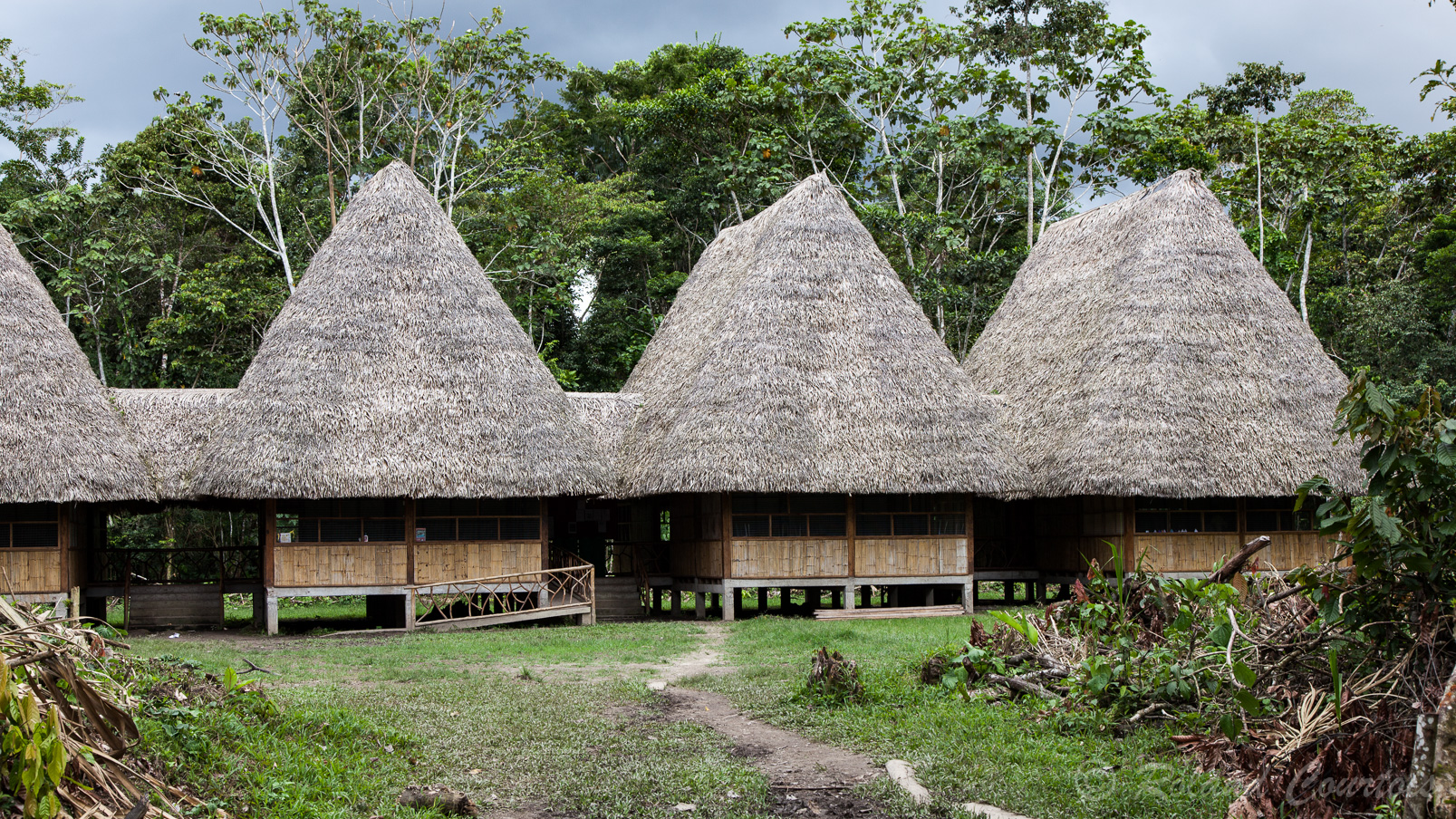 Village de la communauté Kichwa d'Añangu. Voici la nouvelle école.