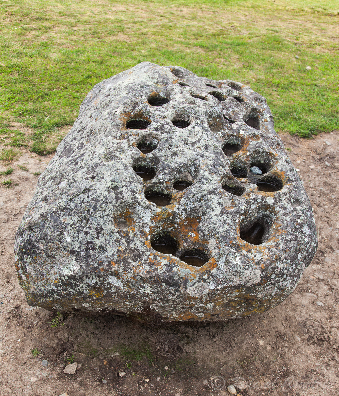 "Piedra Tacitas", pierres utilisés comme calendrier lunaire par les premiers occupants du site, les Cañars.