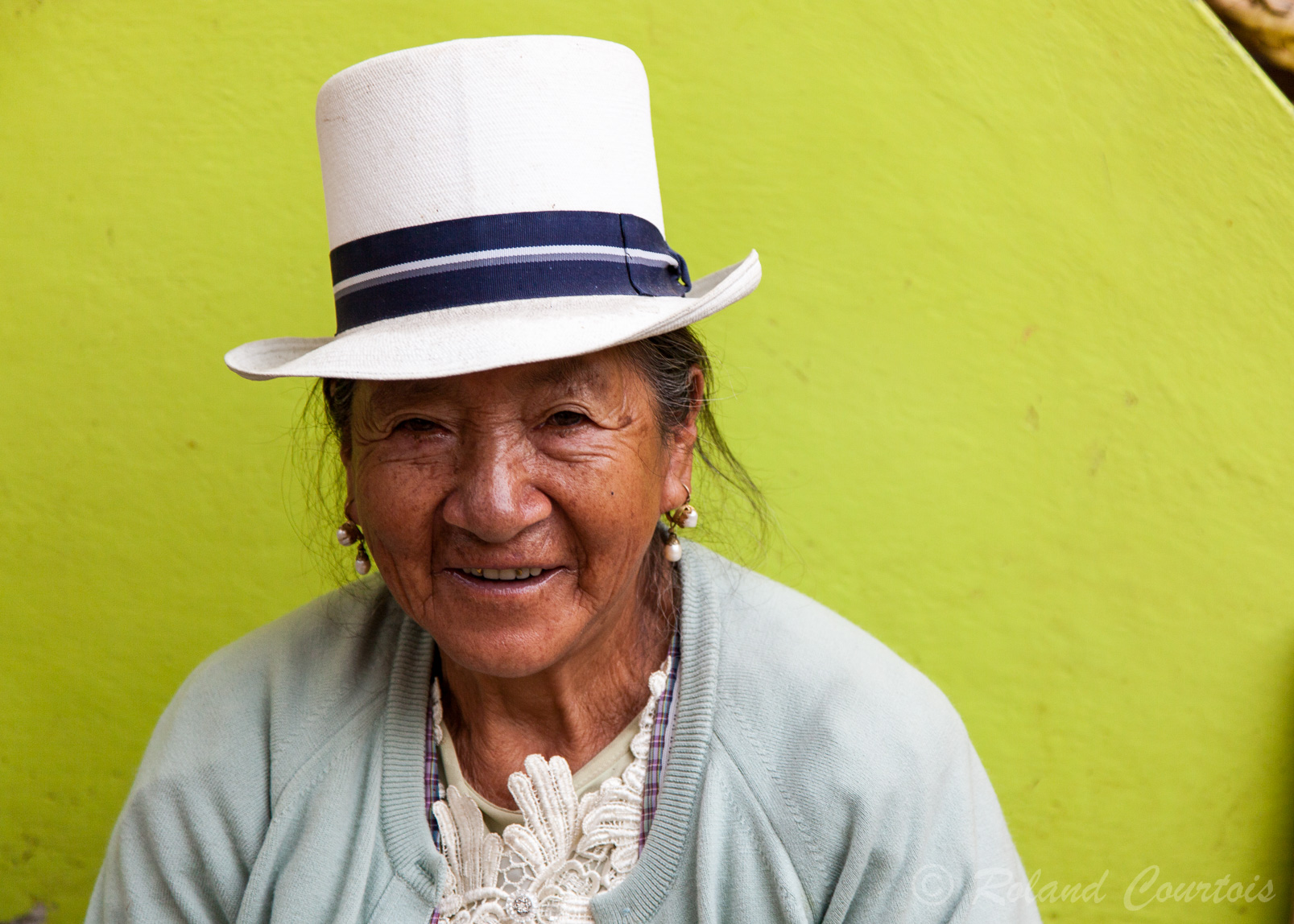 Paysanne équatorienne fière de son panama.