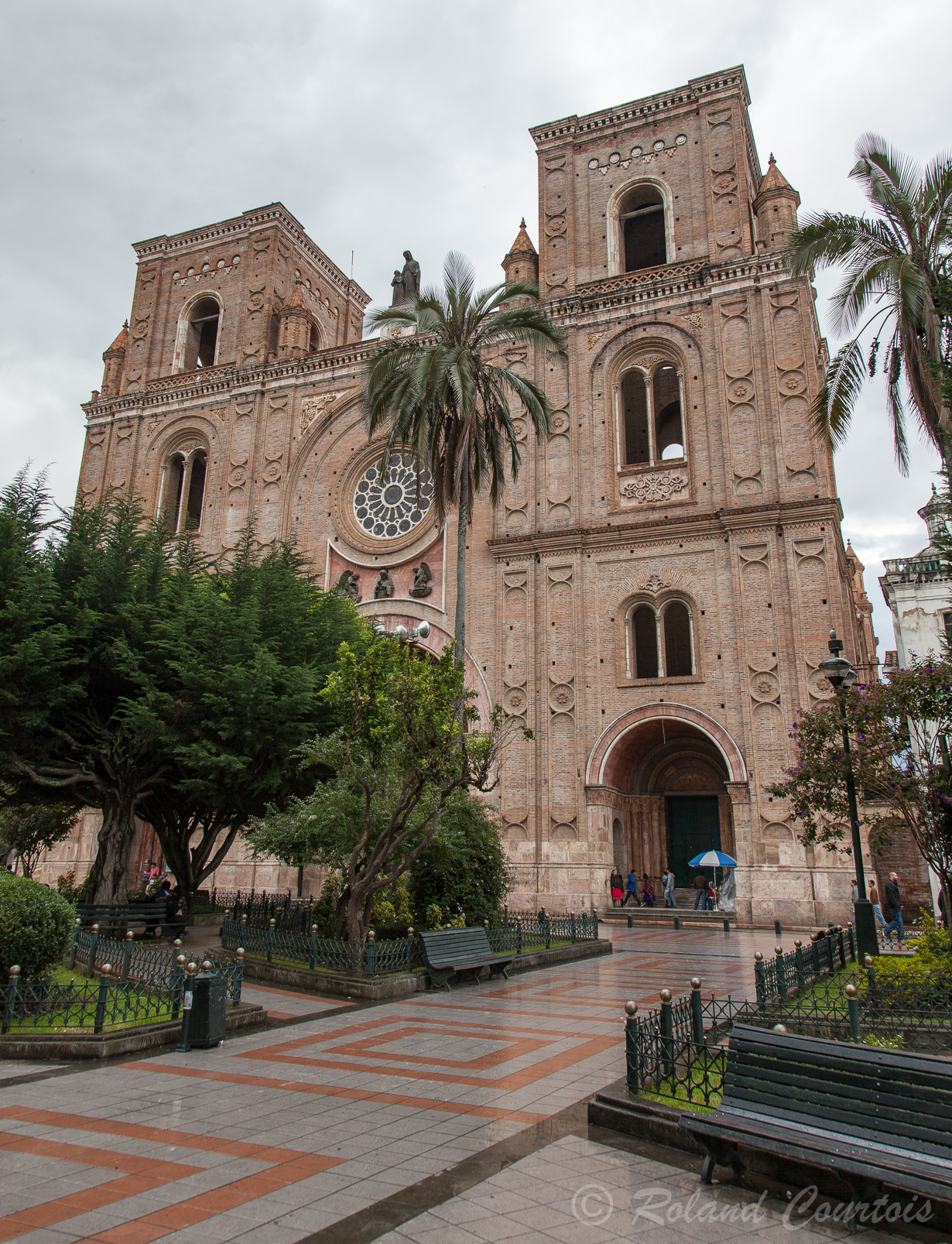 Façade de la cathédrale de l'Immaculée Conception à Cuenca.