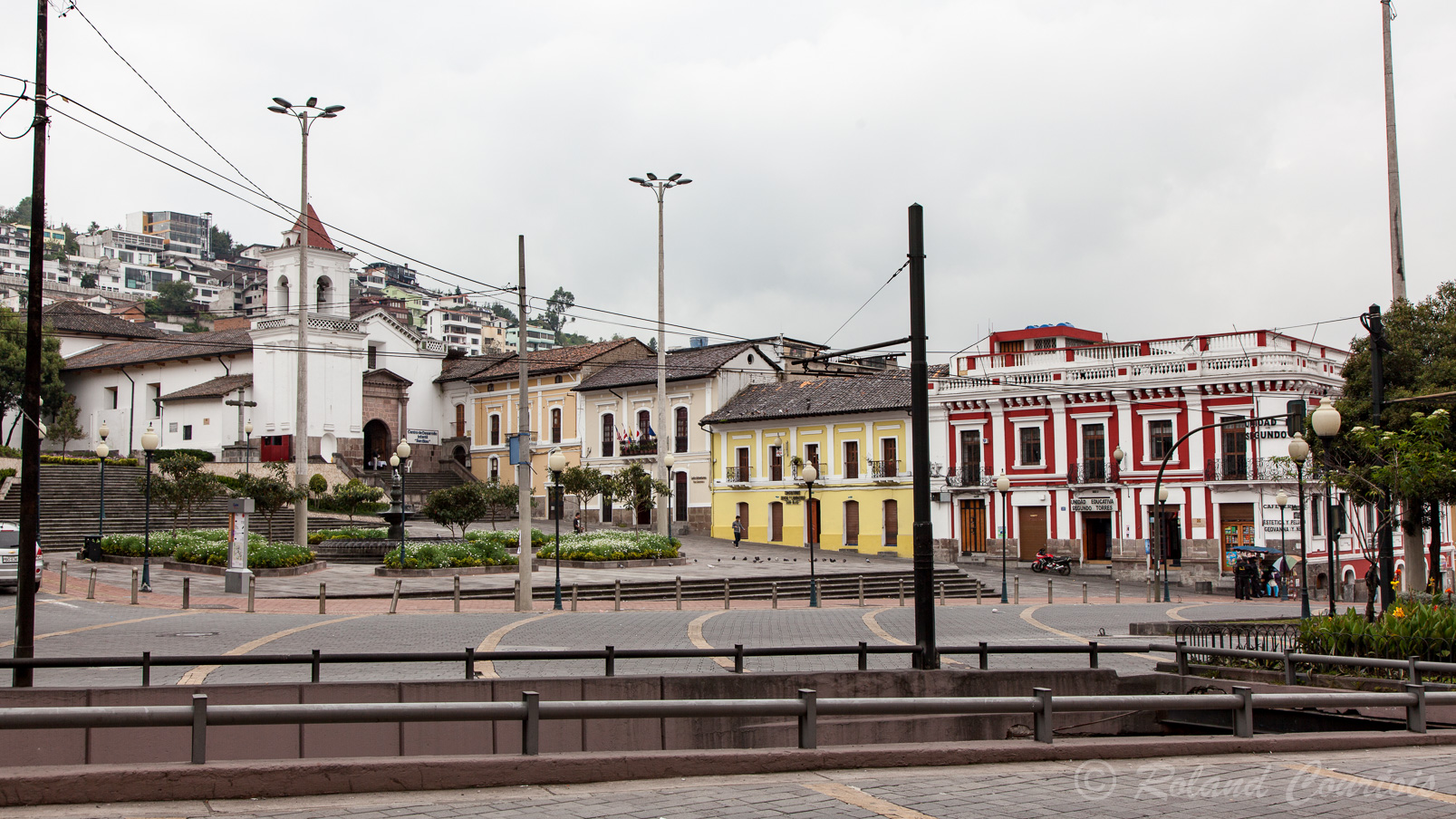 Quito est située à une altitude 2.800 m ce qui en fait la capitale la plus élevée du monde.  La place San Blas.