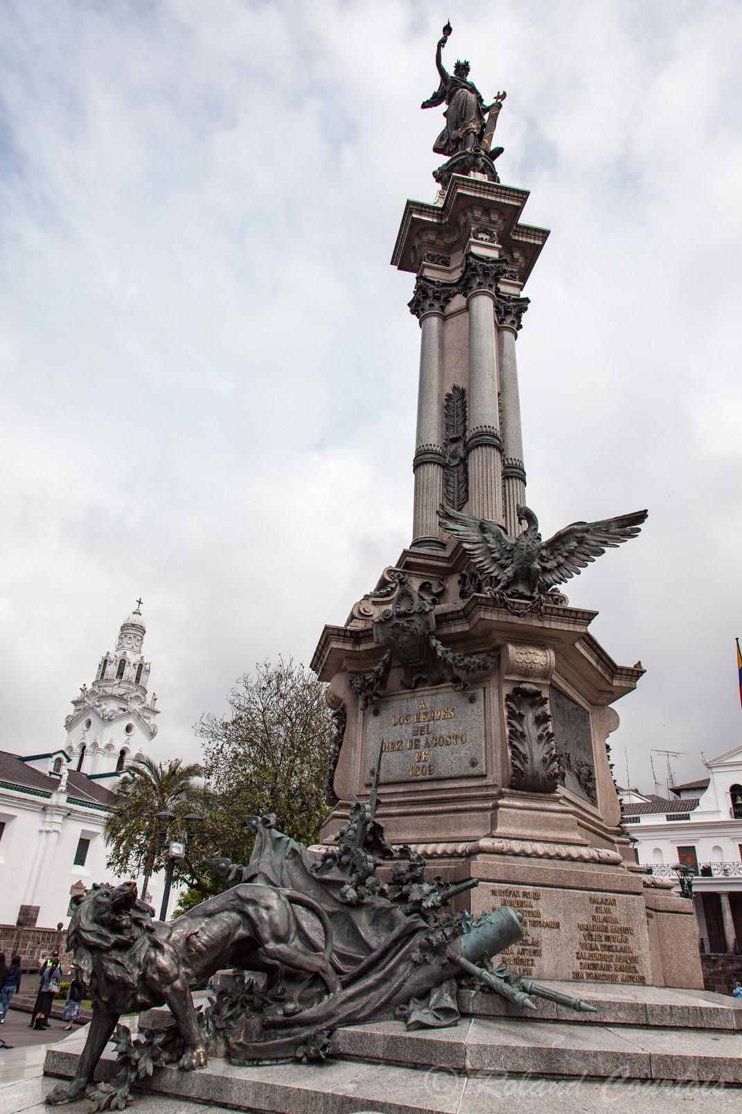 Monument aux héros de la première révolution du 10 août 1809