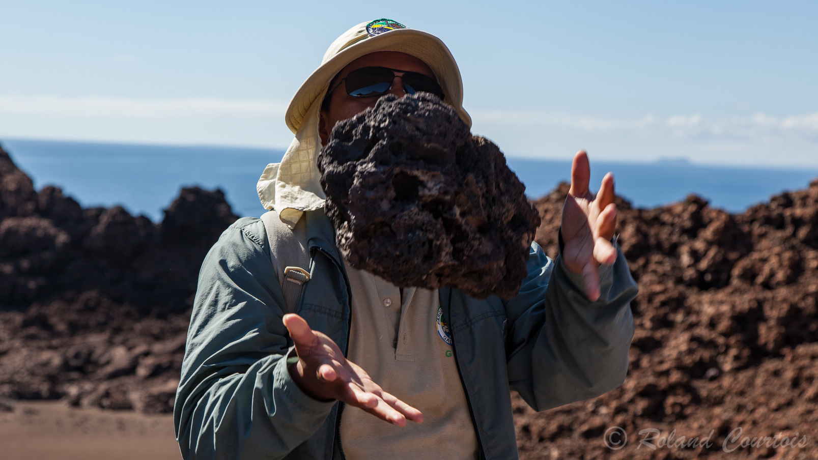 Nottre guide nous explique ce qui rend la roche volcanique si légère ?