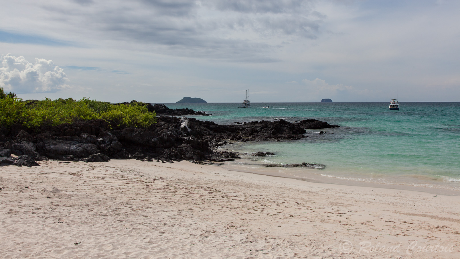 Première île (Santa Cruz) et plage (Las Bachas) lors de notre périlple aux Galapagos.