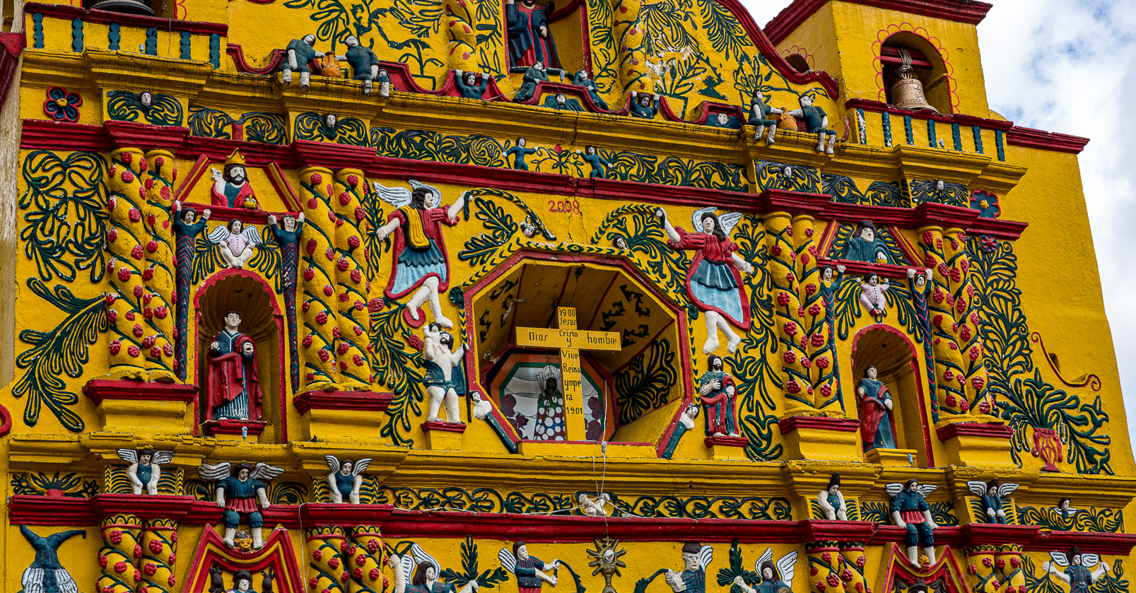 San Andres Xecul. et son église multicolore.