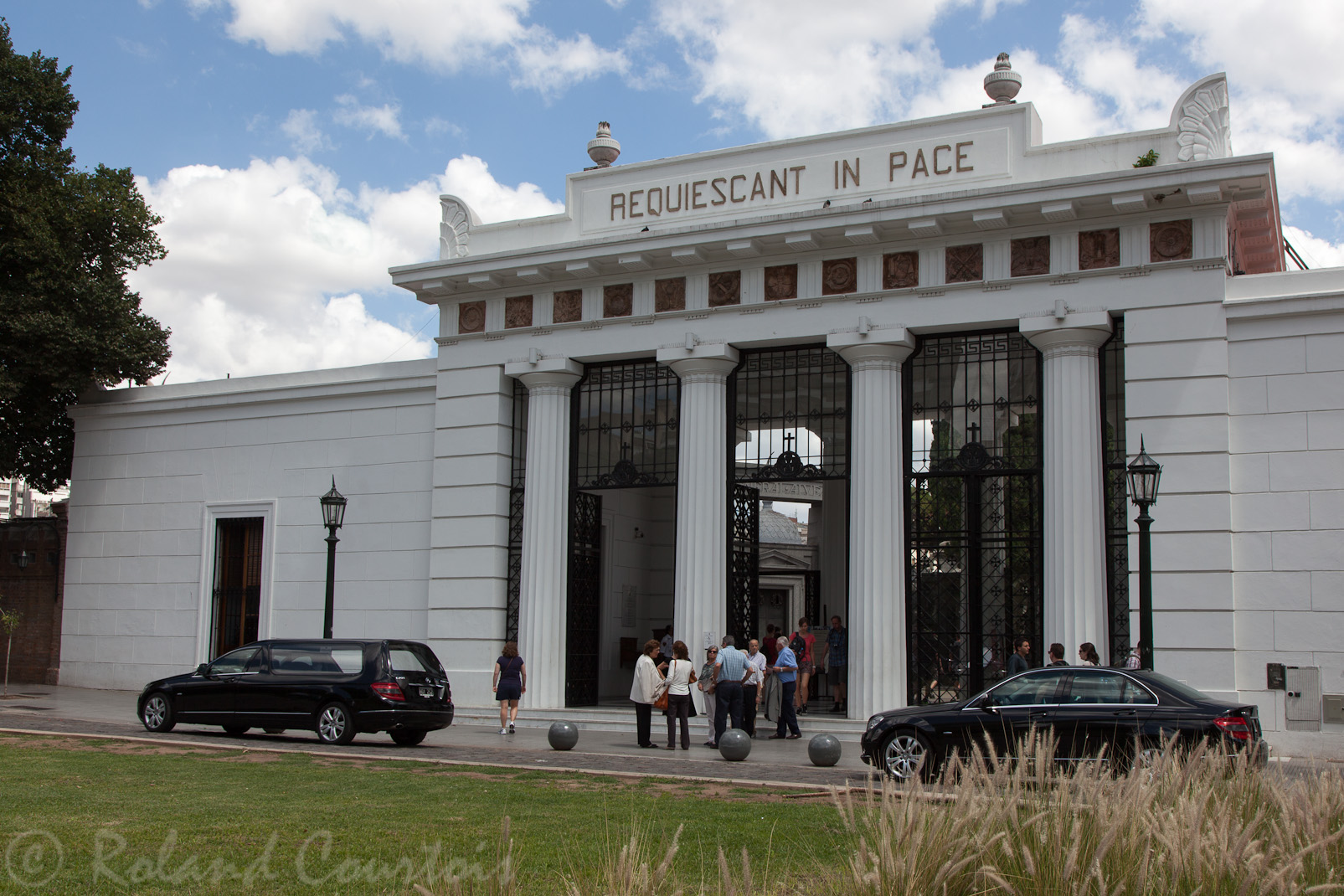 Portique d'entrée du cimetière de la Recoleta, où reposent les protagonistes les plus renomés de l'histoire de l'Argentine