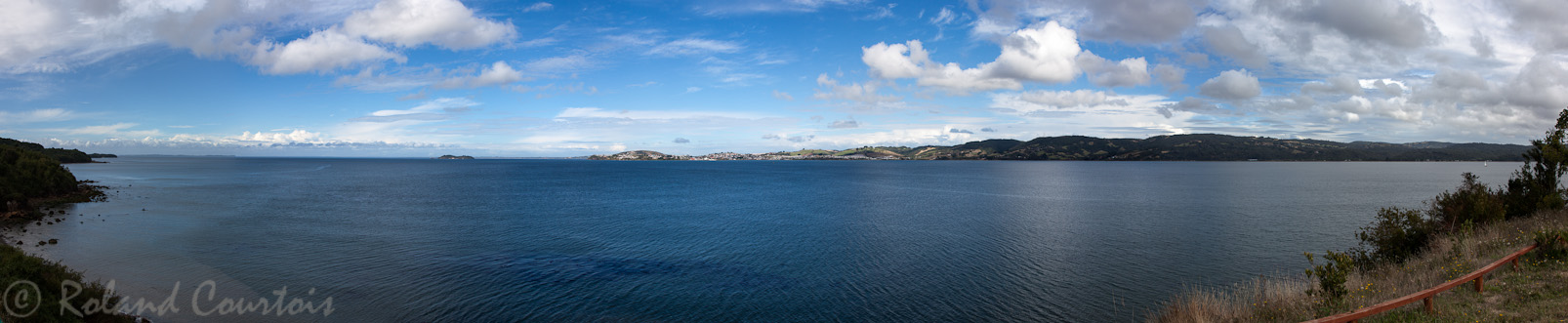 Baie d'Ancud défendue par la batterie de canons du fort d'Agui