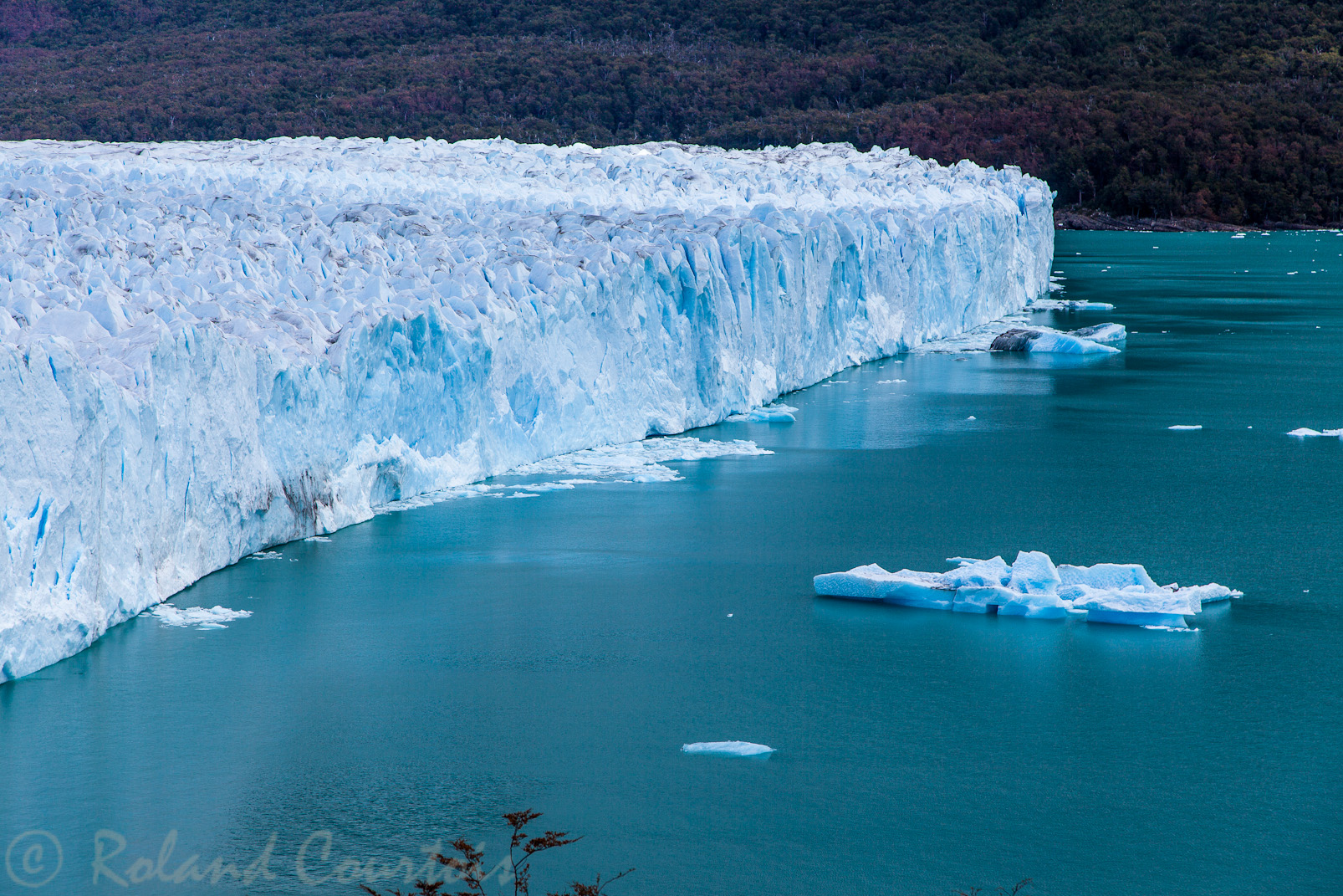 Glacier Perito Moreno: il avance de 2 mètre par jour.