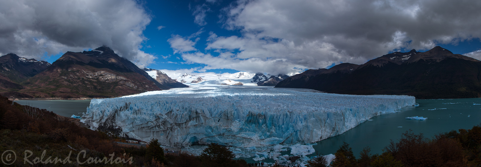 Glacier Perito Moreno: sonfront est long de 5 km.