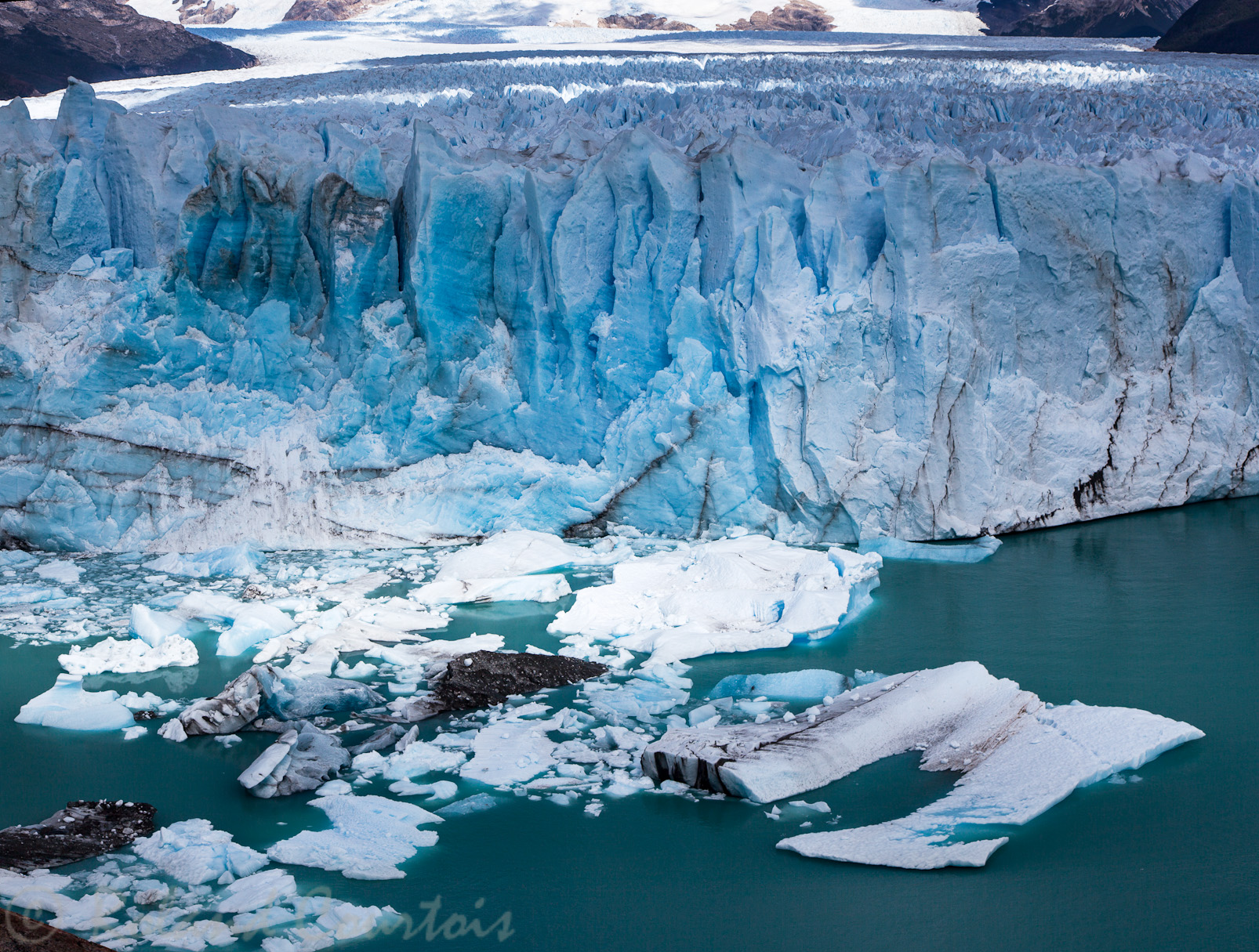 Glacier Perito Moreno: sa hauteur est de 170m dont 70 m hors du lac.