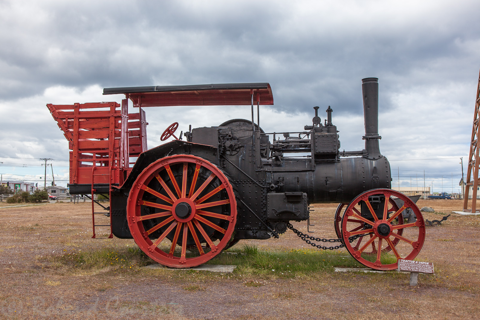 Institut patagonique, un tracteur à vapeur
