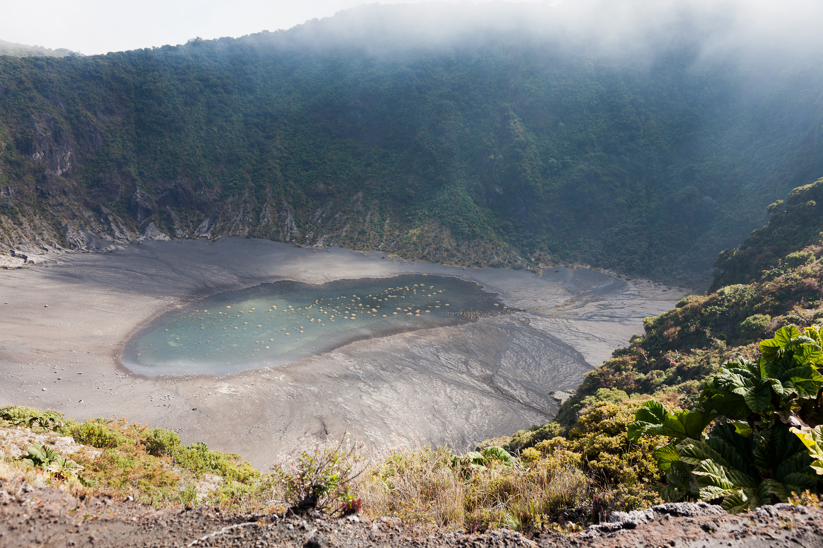 Volcan Irazu (3432 m.): le deuxième cratère.