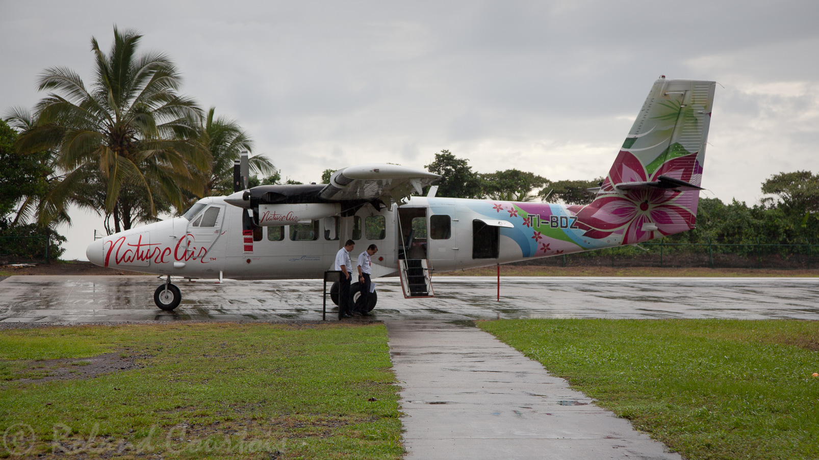 L'avion va nous amener de la côte caraïbe (Tortuguero) vers le Pacifique (Corcovado)