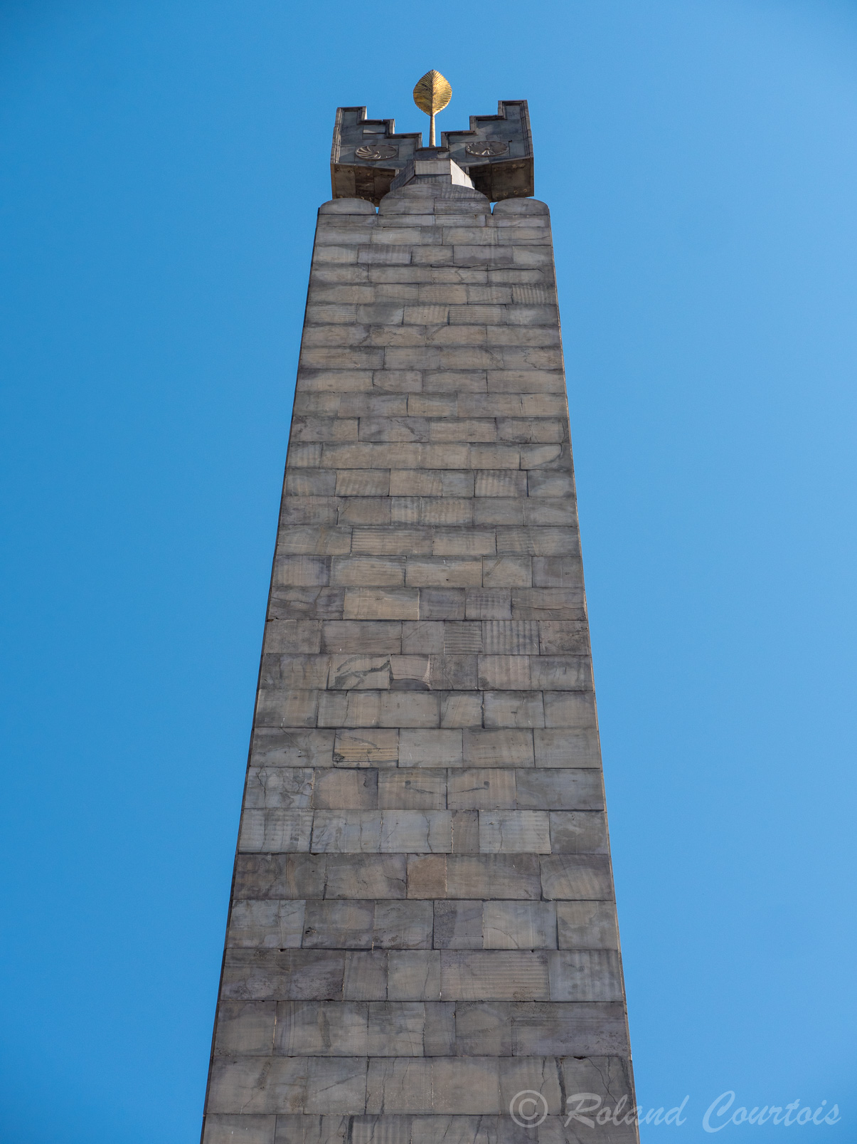Esplanade de la colonne commémorant la victoire de la deuxième guerre mondiale.