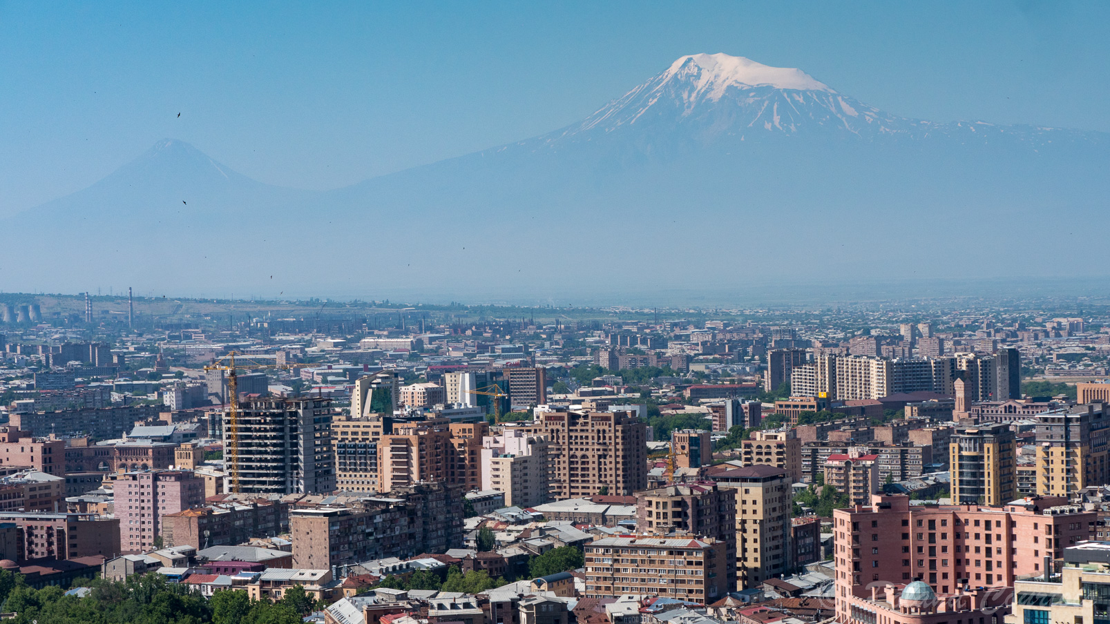 Vue sur la ville d'Erevan avec le Mont Ararat à l'horizon