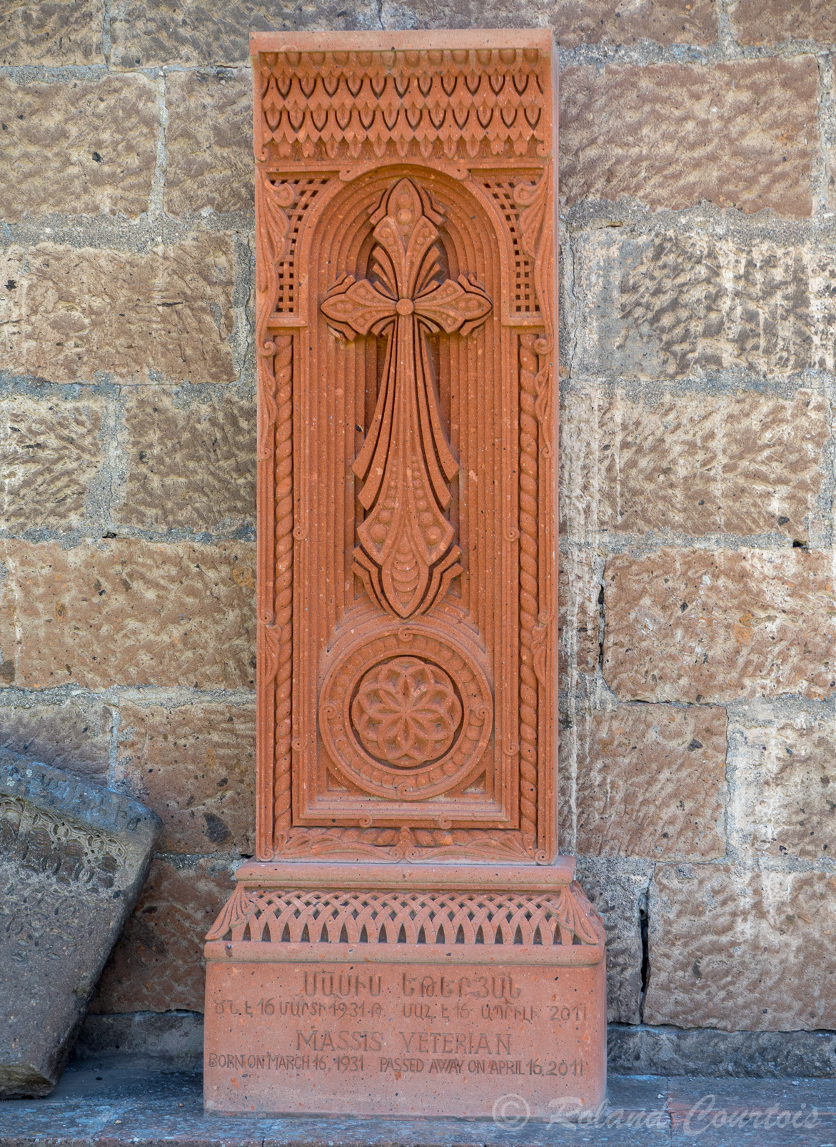 L’église de Sainte Hripsimé date du 7ème siècle et contiendrait les reliques de la sainte. Khatchkar : 3 niveaux en bas la terre, en haut le ciel au milieu la croix arménienne qui relie le ciel et la terre.