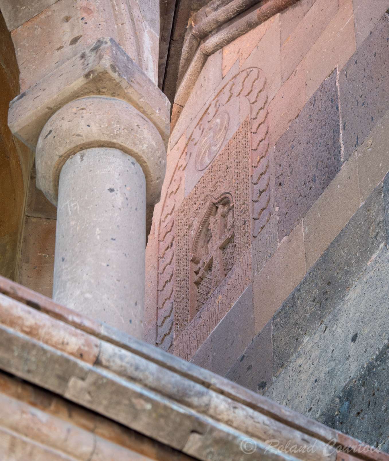 L’église de Sainte Hripsimé date du 7ème siècle et contiendrait les reliques de la sainte.