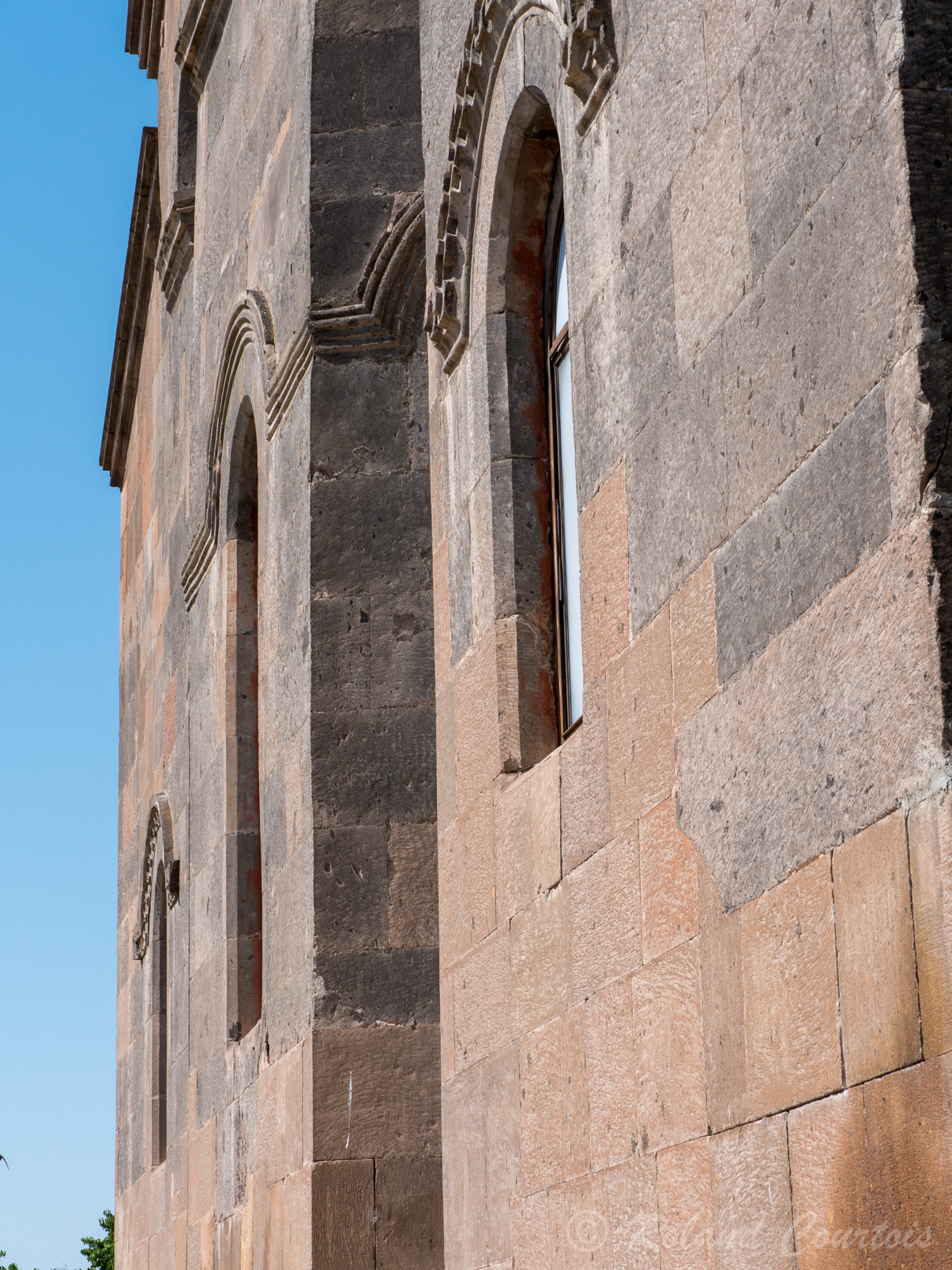 L’église de Sainte Hripsimé date du 7ème siècle et contiendrait les reliques de la sainte.