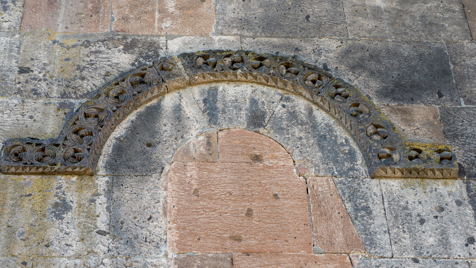 L’église de Sainte Hripsimé date du 7ème siècle et contiendrait les reliques de la sainte.