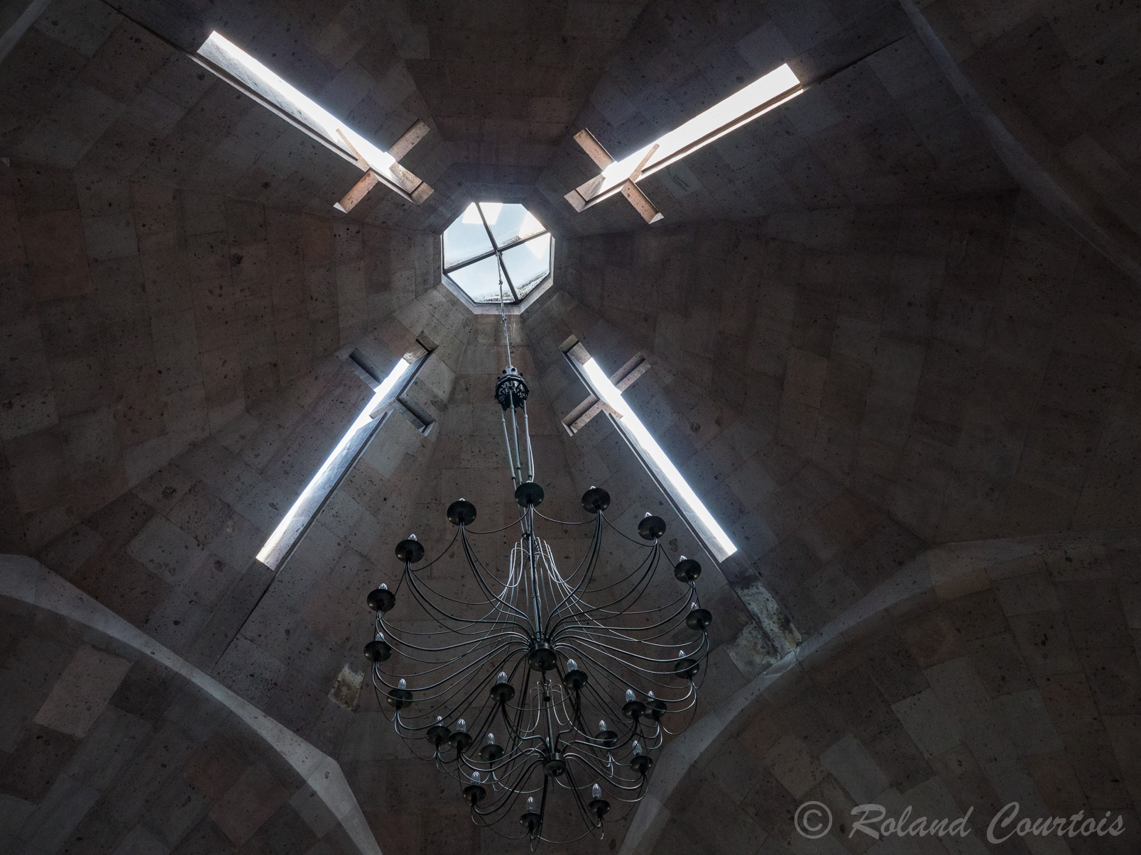 Saint Siège d'Etchmiadzine. Le baptistère moderne dans le style ancien.