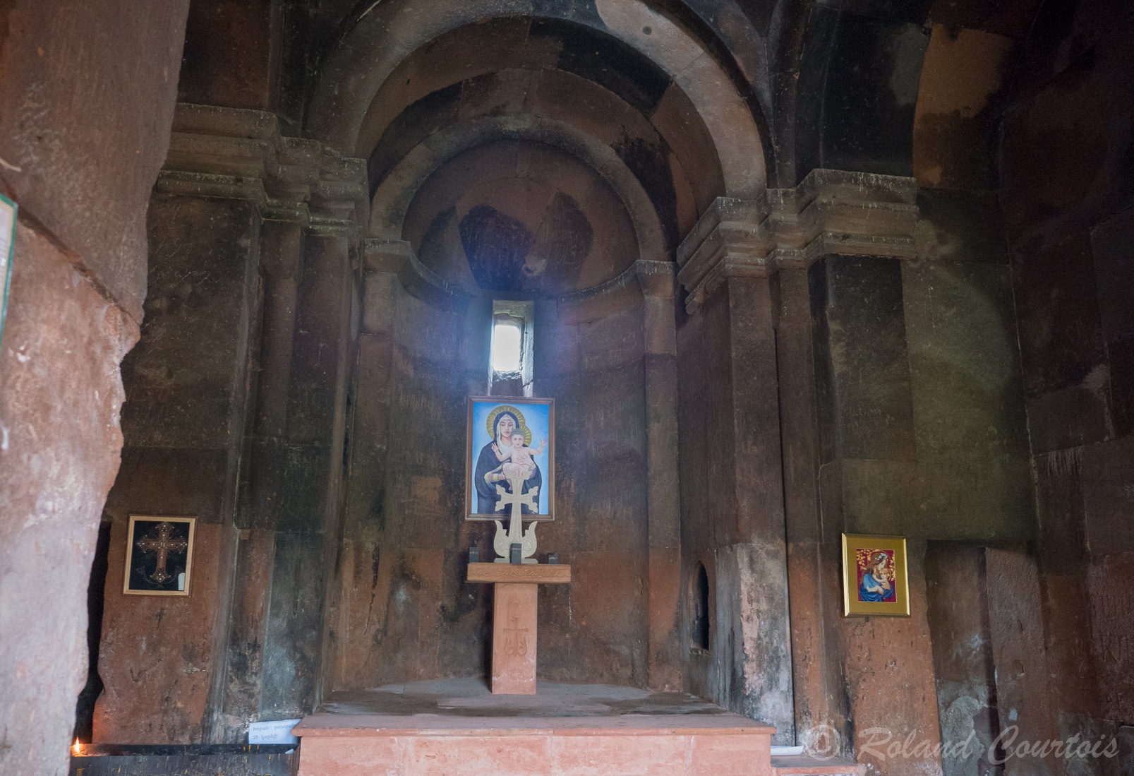 Le monastère de Marmashen. Plus isolée, l'église St Petros.