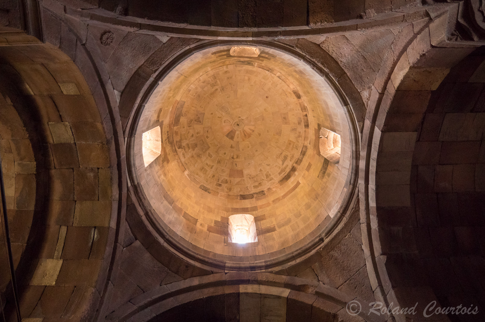 Monastère de Noravank. Eglise de Saint Jean le Précurseur. Intérieur de l'église.