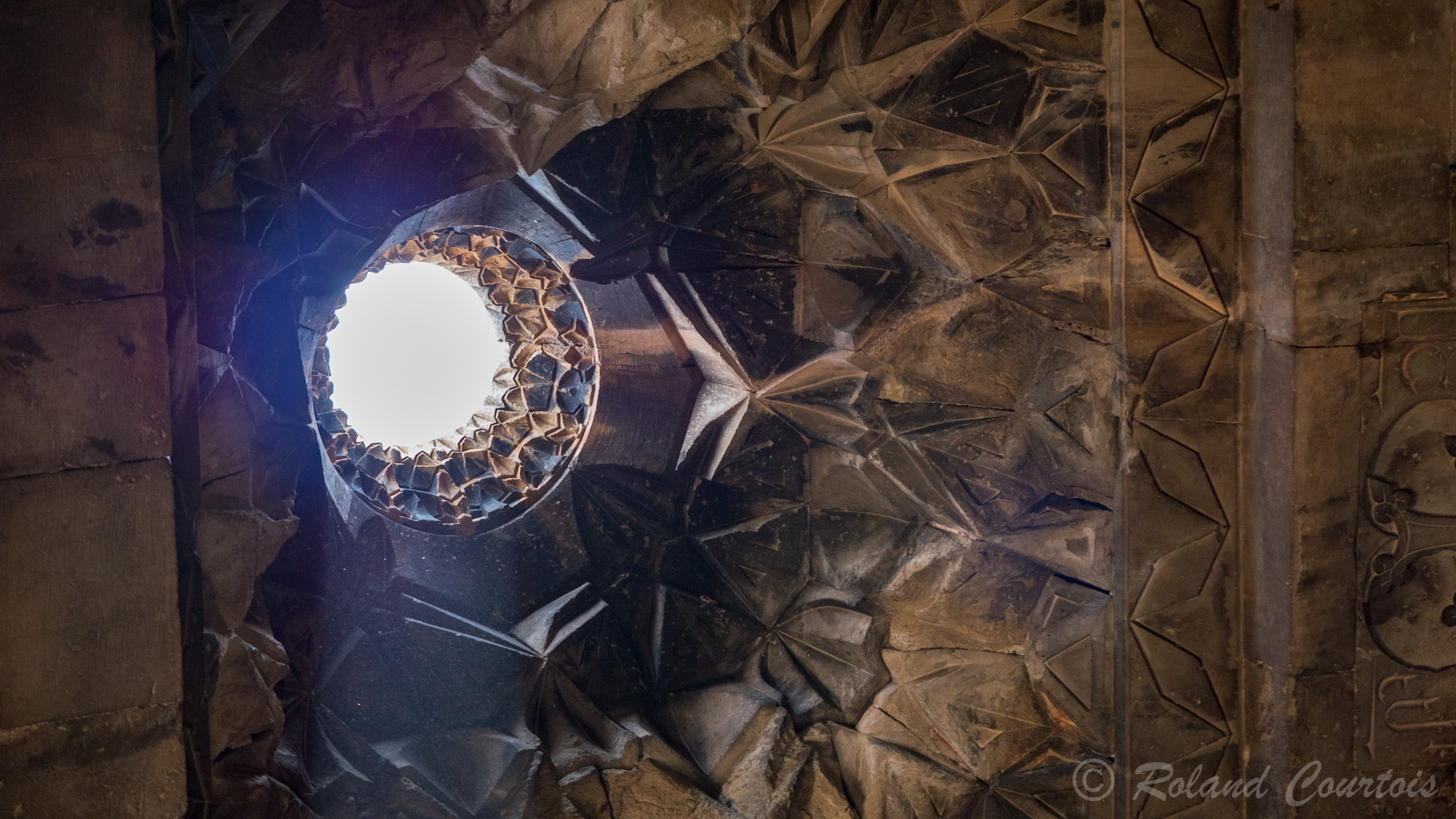 Monastère de Noravank. Eglise de Saint Jean le Précurseur. Intérieur du gavit (Nartex). Détail du plafond