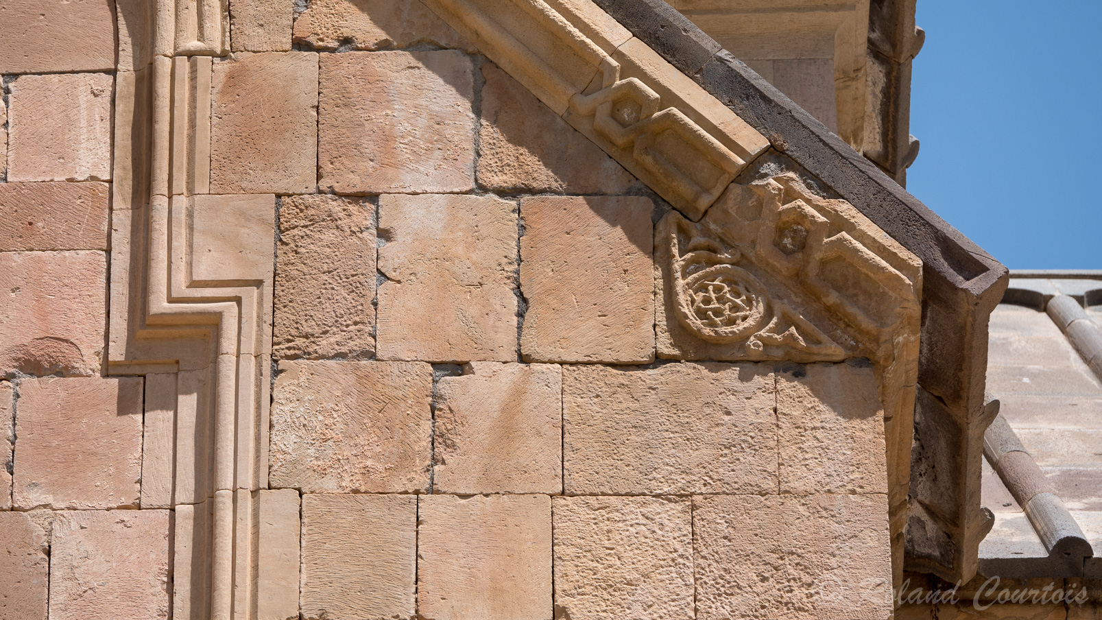 Monastère de Noravank. L'église Sainte-Mère-de-Dieu (Sourp Astvatsatsin)  Détail de la facade Sud.