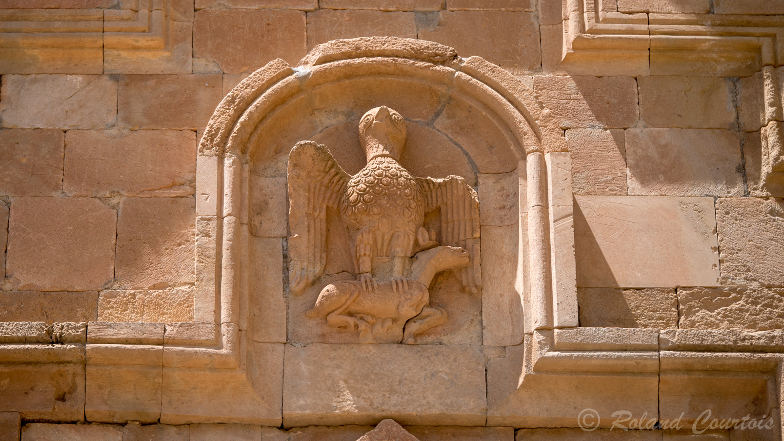 Monastère de Noravank. L'église Sainte-Mère-de-Dieu (Sourp Astvatsatsin)  Détail de la facade Est.