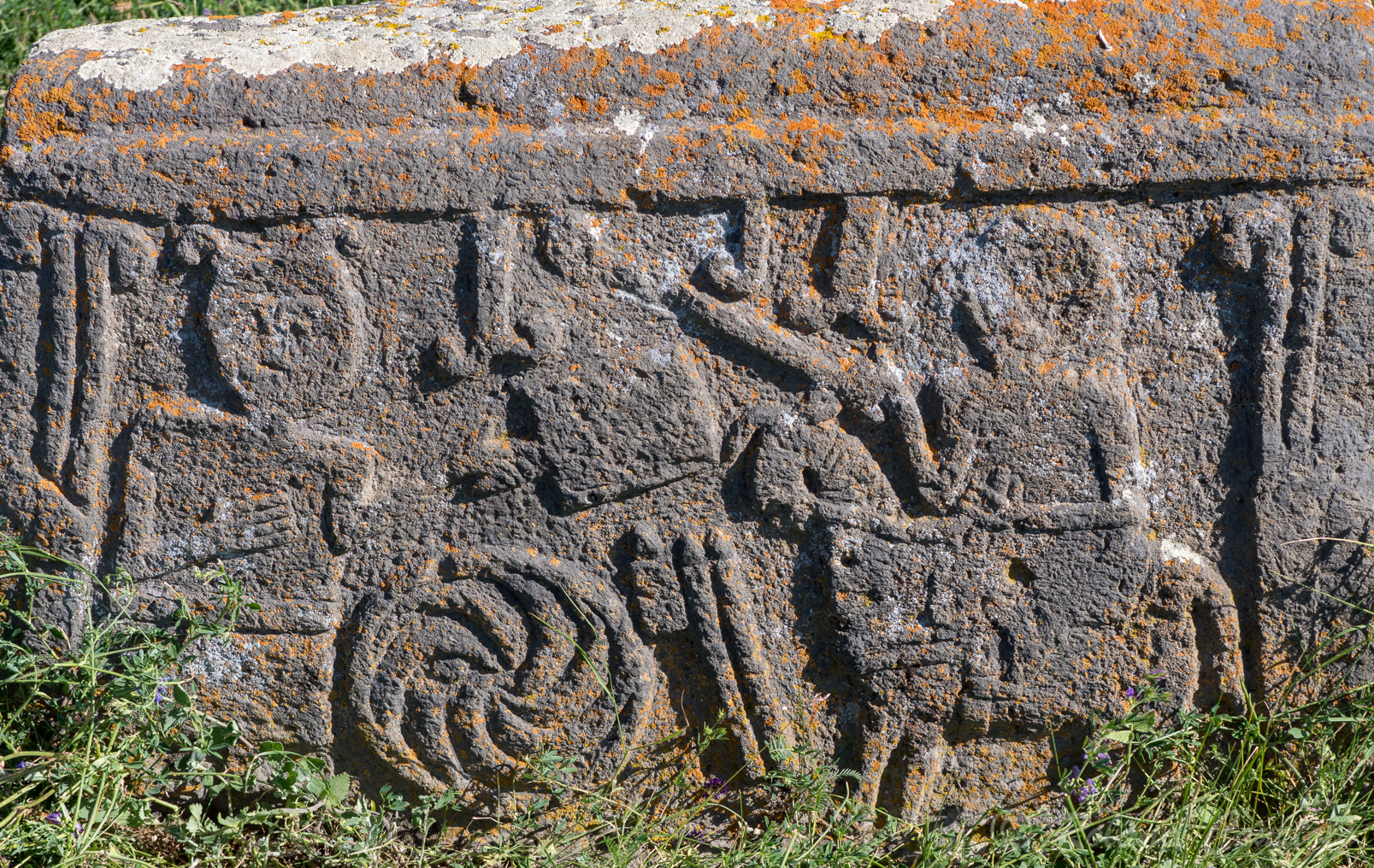 Cimetière de Noradouz où sont conservées 728 khatchkars de différents styles et de diverses époques.