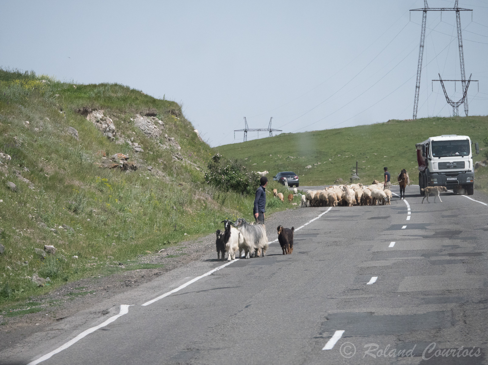 Route en direction de la petite ville rurale de Goris et du monast§re de Tatev.
