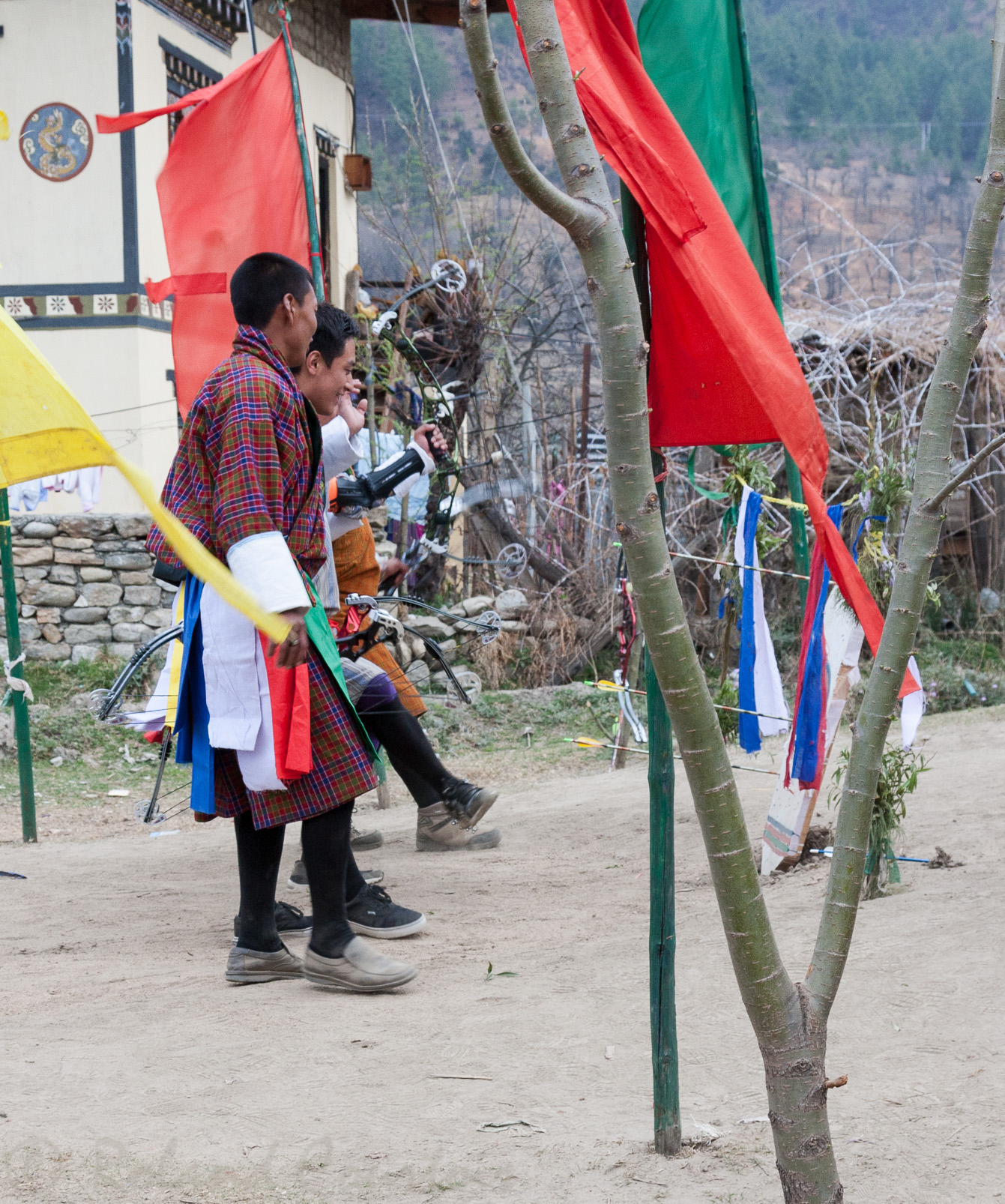 Le tir à l'arc est LE sport nationnal du Bhoutan. A chaque coup gagant, l'équipe effectue quelques pas de danse.