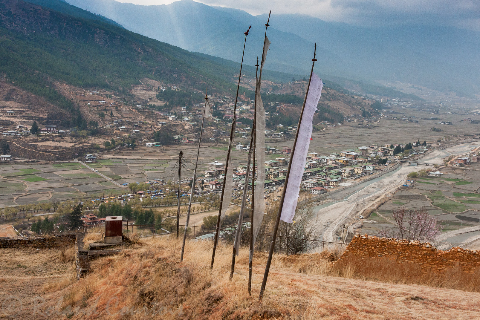 Lapetite ville de Paro vue du dzong de Paro.