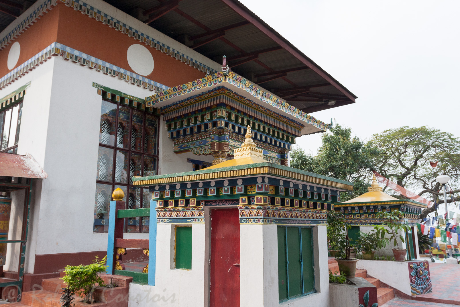 Monastère de Karbandi, c'est notre premier bâtiment en style bhoutanais.