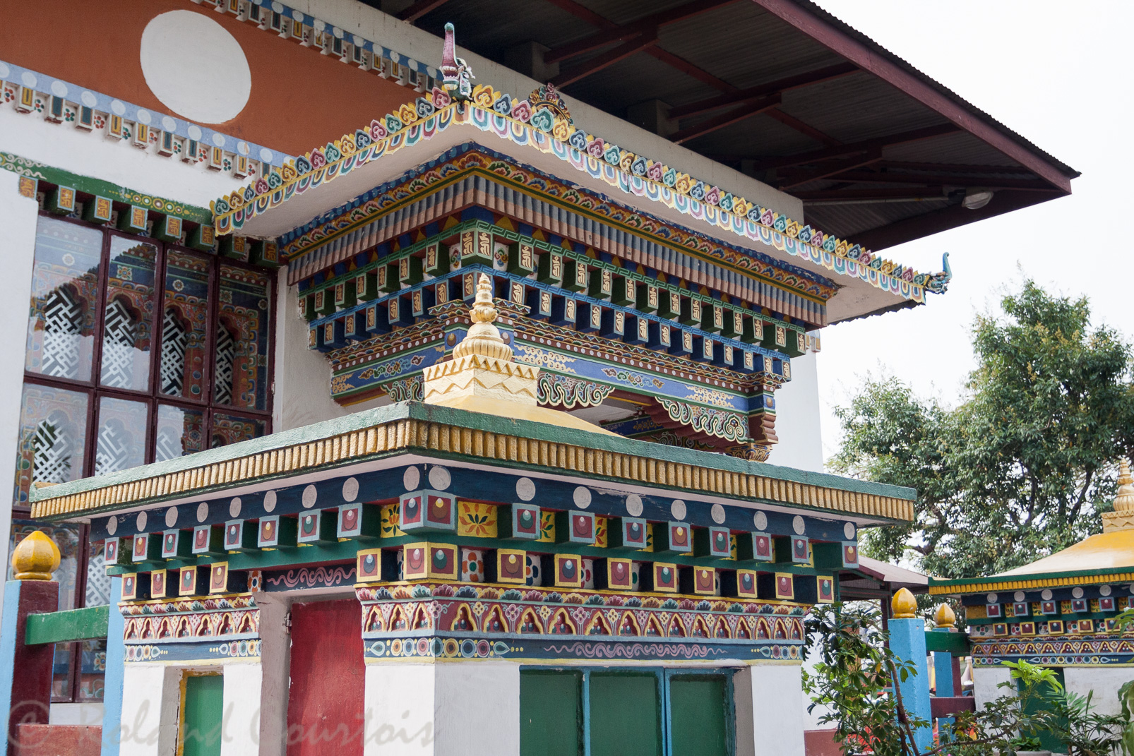 Monastère de Karbandi, c'est notre premier bâtiment en style bhoutanais.