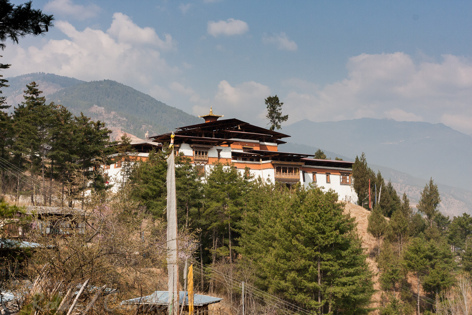 Dzong de Simtokha. Ce Dzong fut le premier construit par le Shabdrung en 1630.