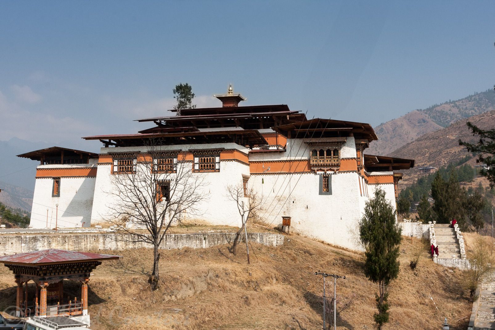 Dzong de Simtokha. Ce Dzong fut le premier construit par le Shabdrung en 1630.