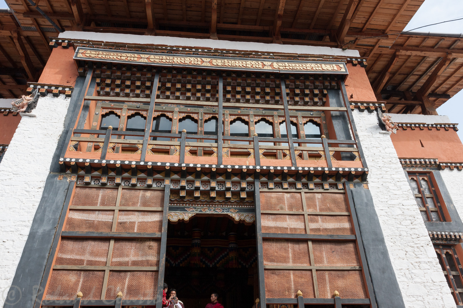 Dzong de Simtokha. Porche d'entrée de la tour centrale.