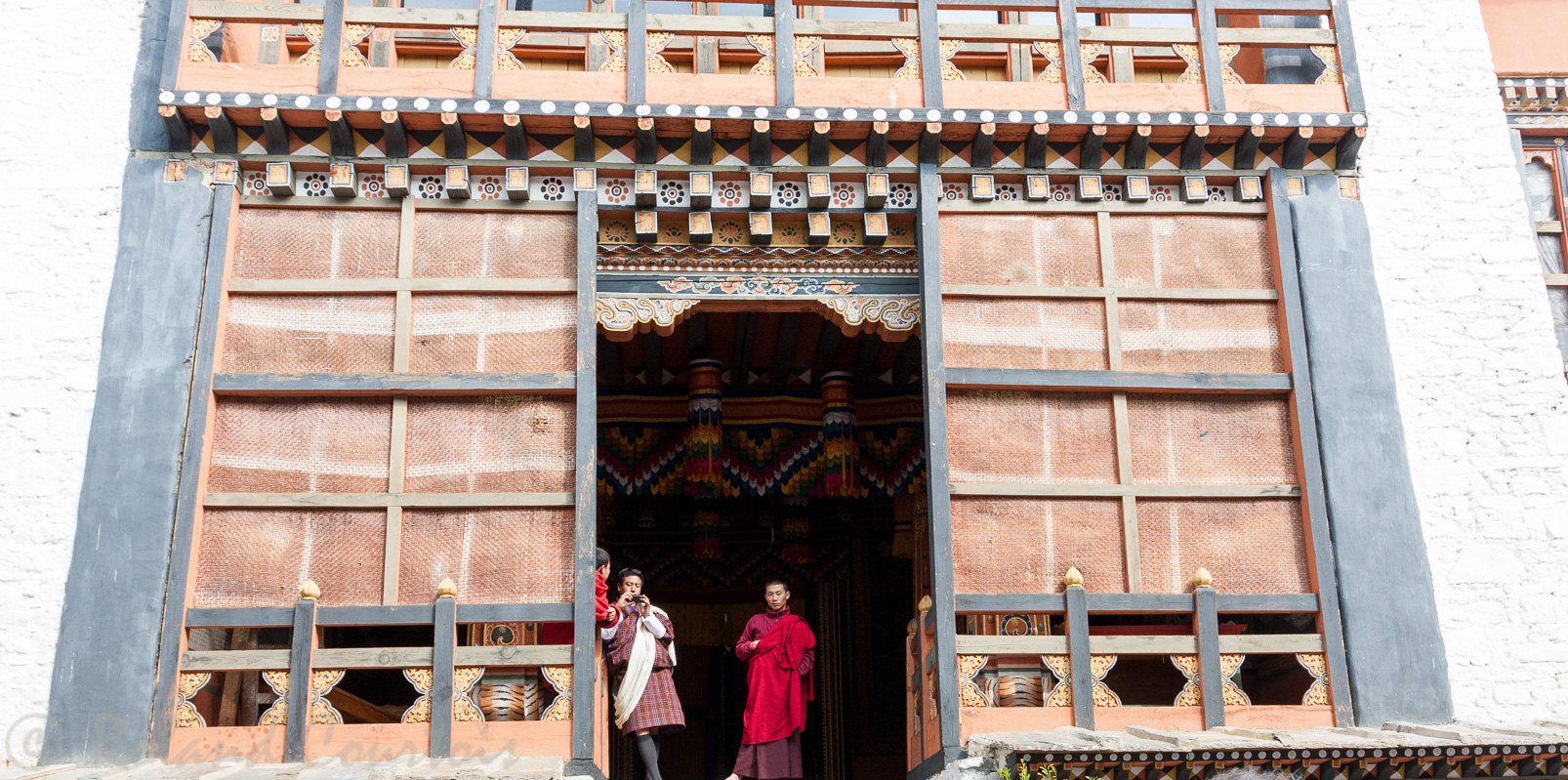 Dzong de Simtokha. Porche d'entrée de la tour centrale.