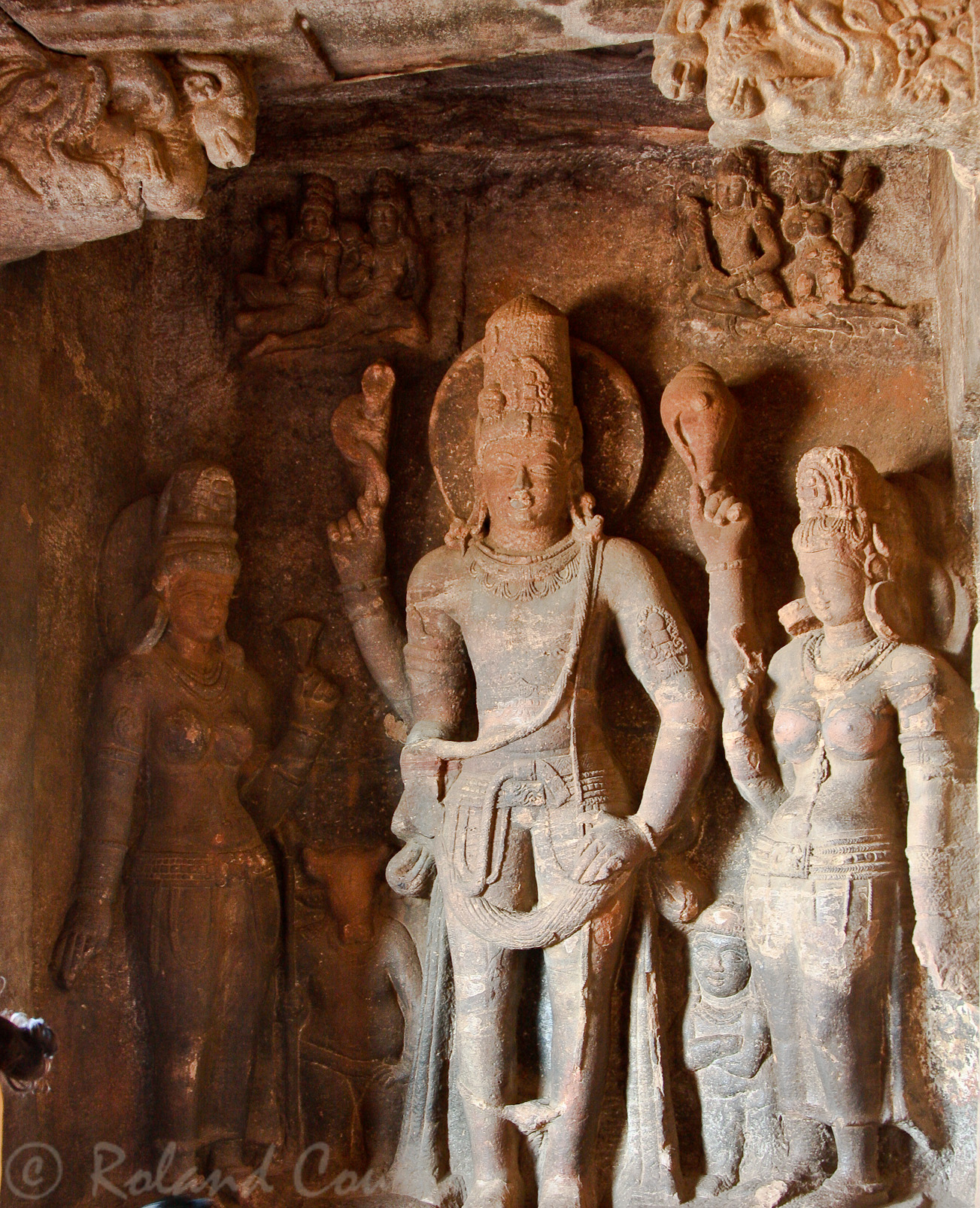 Grotte n°1: sur la paroi latérale gauche, Harihara, fusion de Shiva et Vishnou.