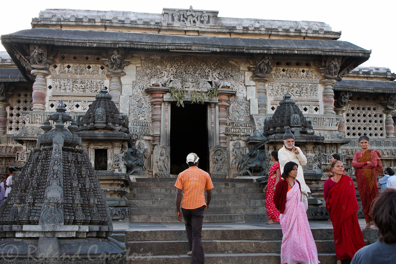Belur, temple de Chennakeshava: porche de l'entrée principale du sanctuaire.