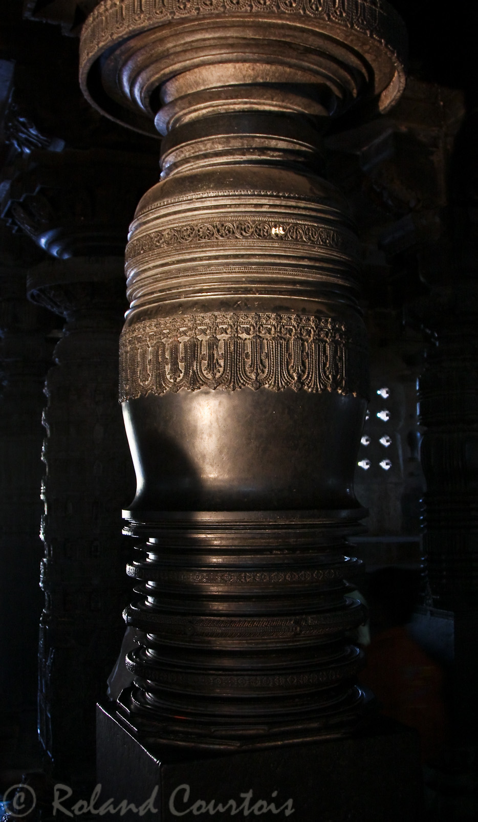 Belur, temple de Chennakeshava: magnifique pilier faconné au tour.