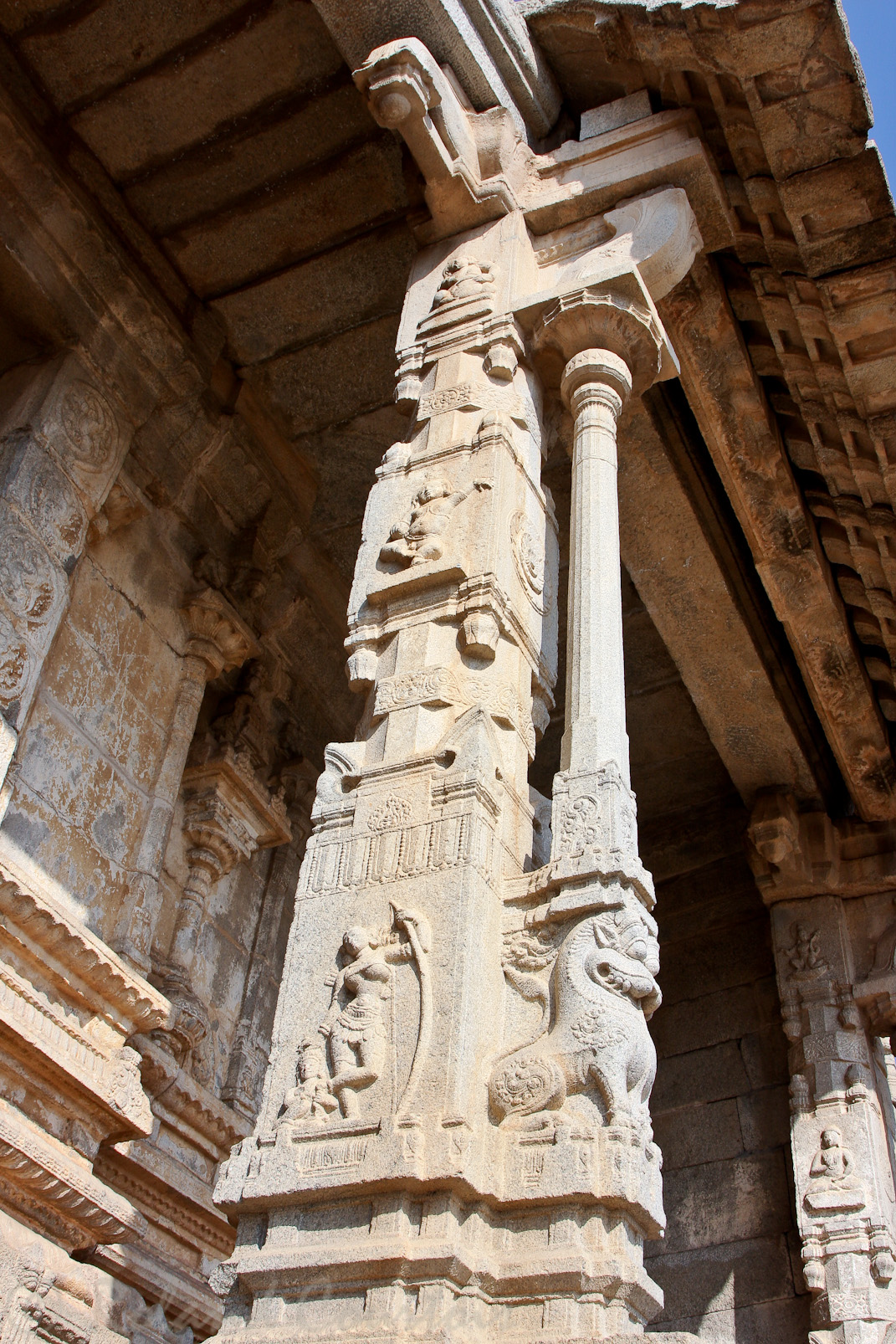 Temple de Krishna: détail de l'une des colonnes.