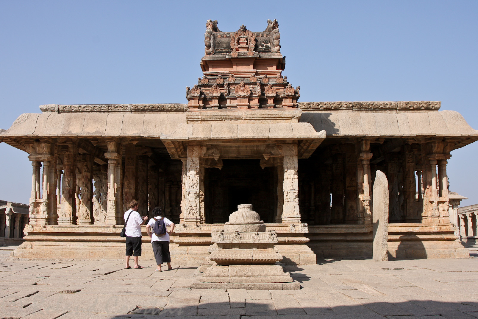 Temple de Krishna: construit en 1515 pour y abritter une statue de Krishna enfant rapportée d'une expédition victorieuse par le roi Krishnadevaraya.